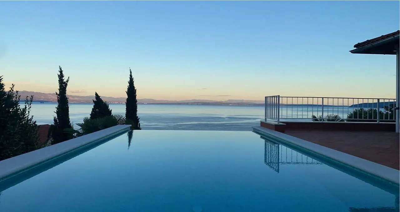 Villa Lovran - 150M To The Beach - Infinity Pool - Incredible Sea View - Fitness Room 0*,  Horvátország